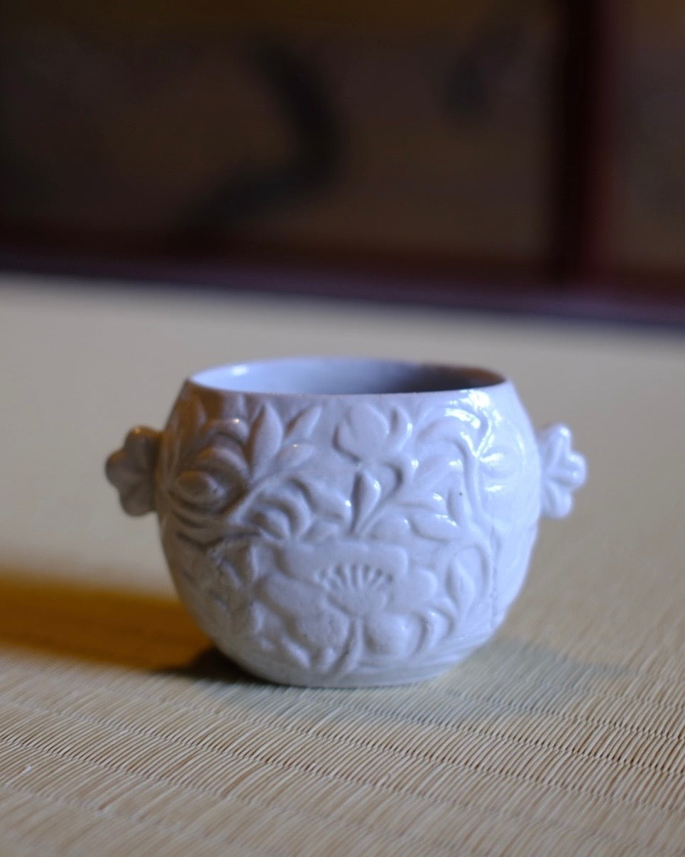Clione Cup ／文祥窯・白磁唐草クリオネ杯