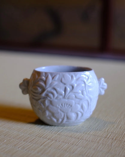 Clione Cup ／文祥窯・白磁唐草クリオネ杯