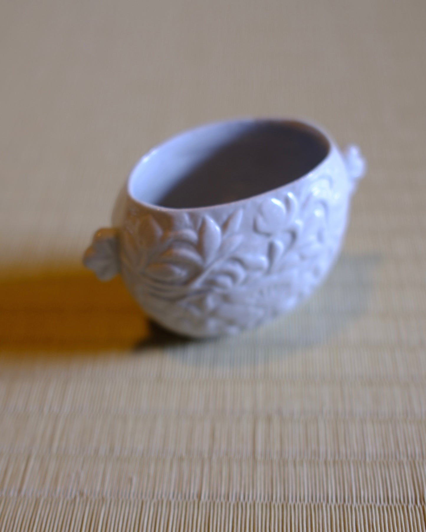 Clione Cup ／文祥窯・白磁唐草クリオネ杯